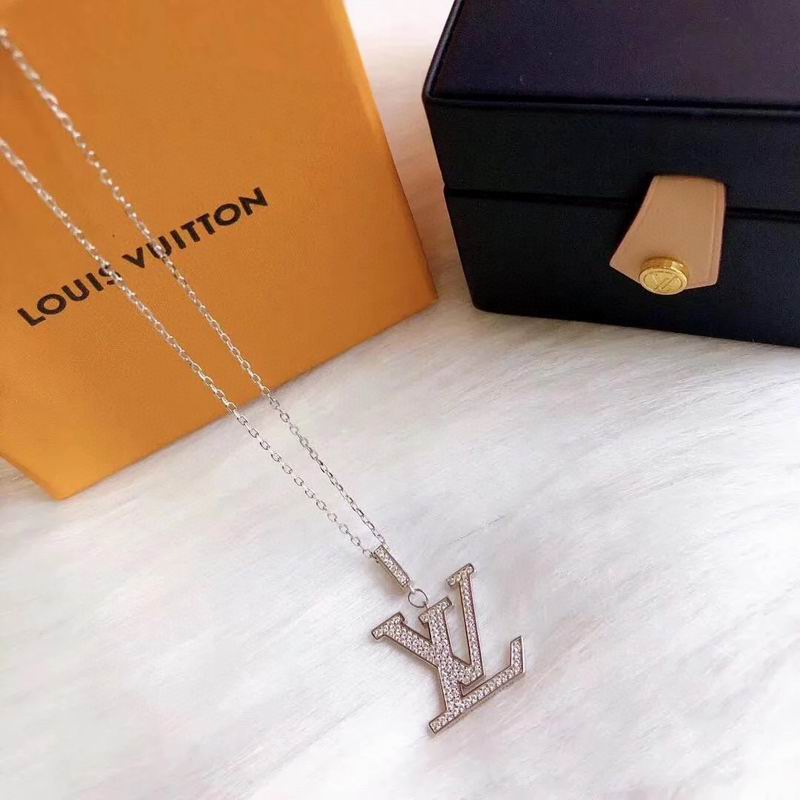 LV Necklace 03lyr343